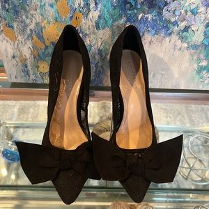 Gorgeous lace black bow, high heel size 9 1/2 excellent condition